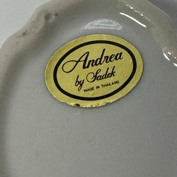 Andrea by Sadek Oval Porcelain Trinket Box Pink Tulip Green Leaves 2.75 inches - Picture 9 of 9